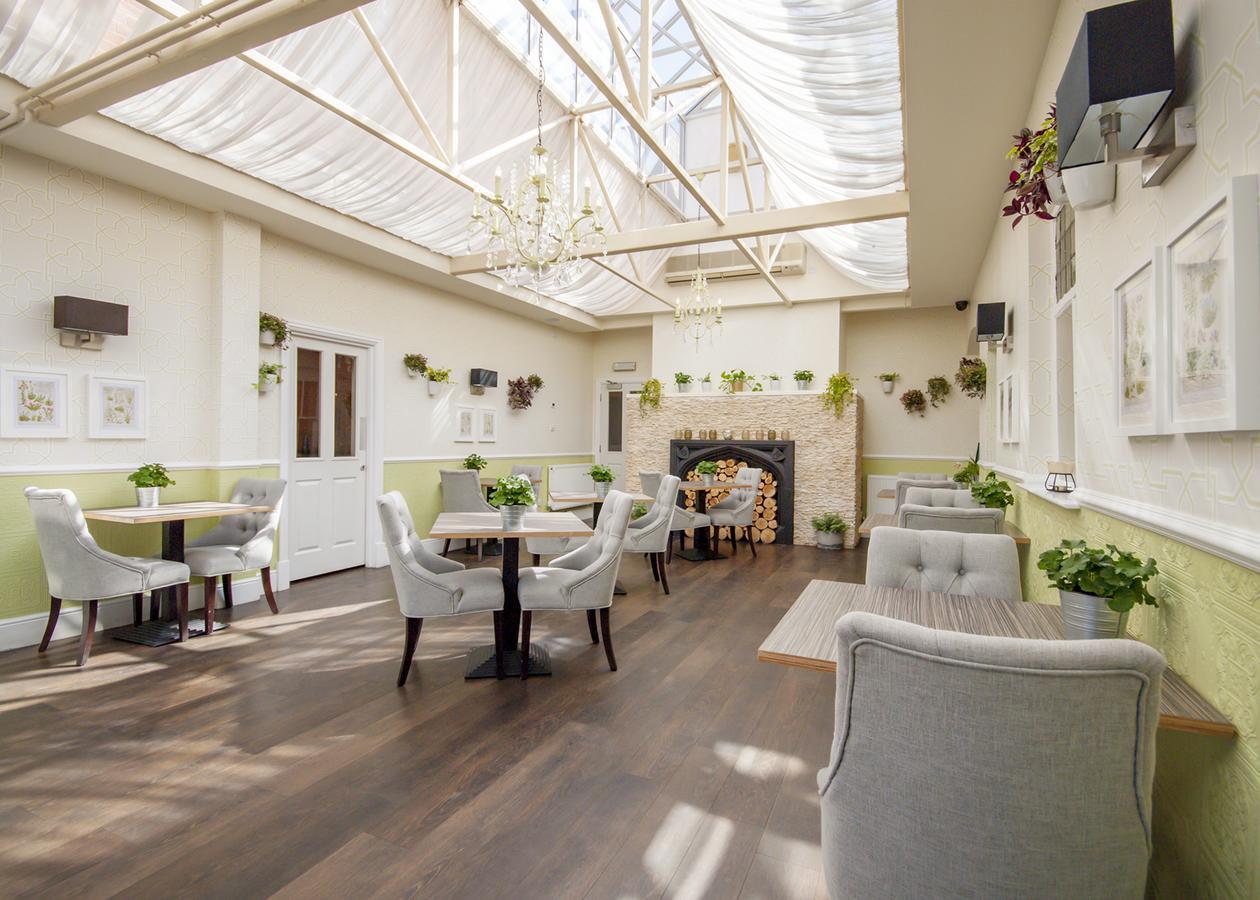 The Highworth Hotel Swindon Exterior photo