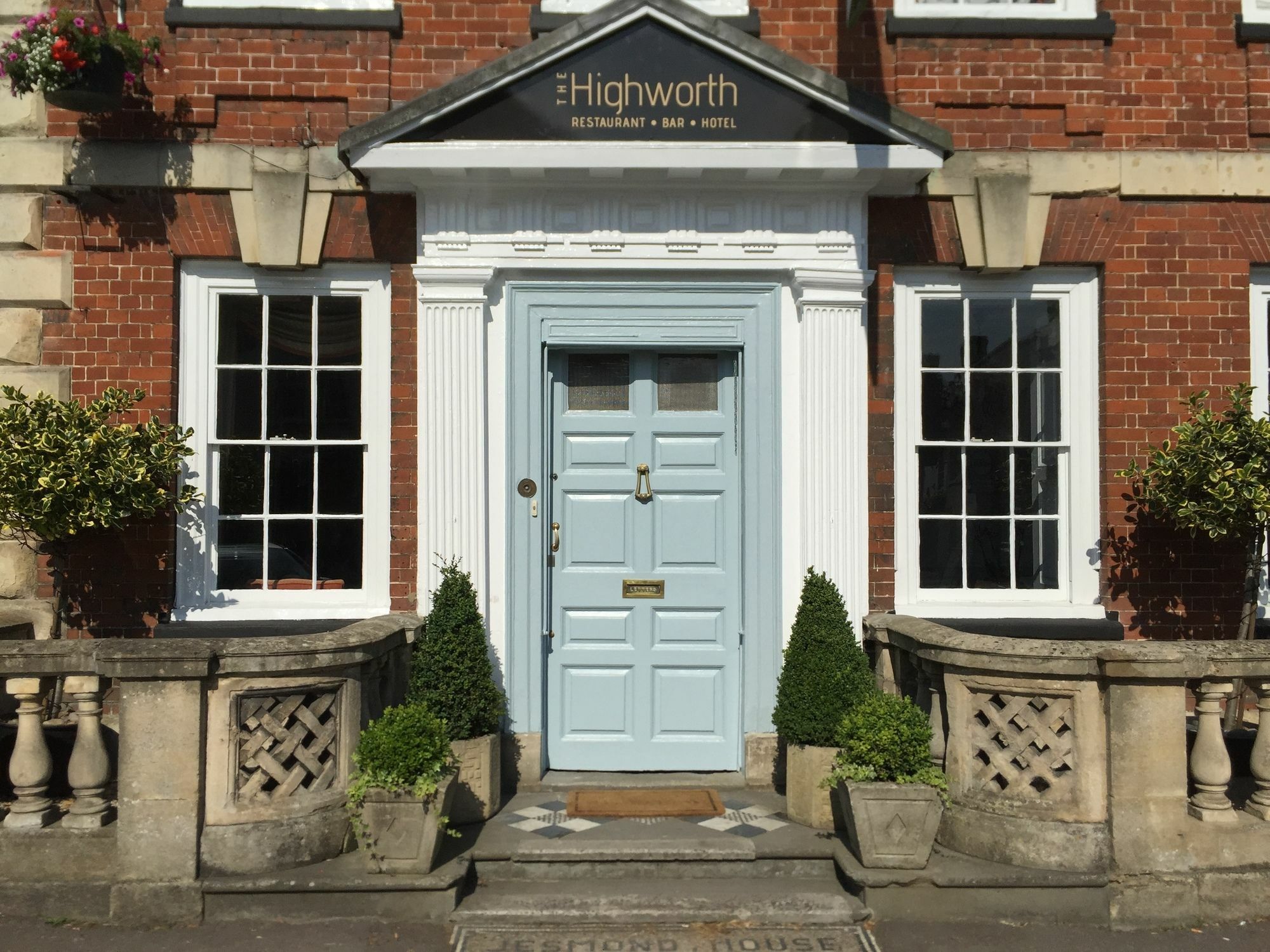 The Highworth Hotel Swindon Exterior photo